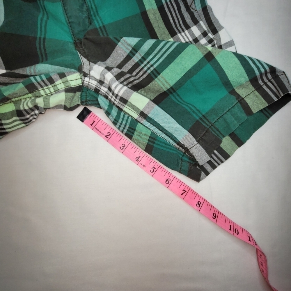 Old Navy Green and White Plaid Little Boy's Dress Shorts Size 6 - Picture 13 of 14